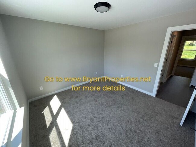 Building Photo - 105 20th Ave W - Spriningfield, TN 37172