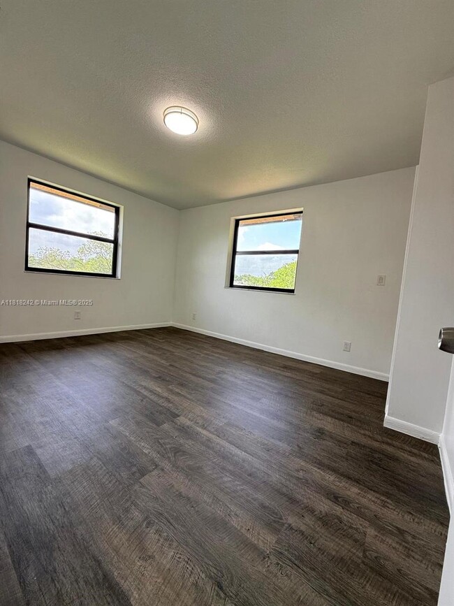 Building Photo - 10875 NW 45th St
