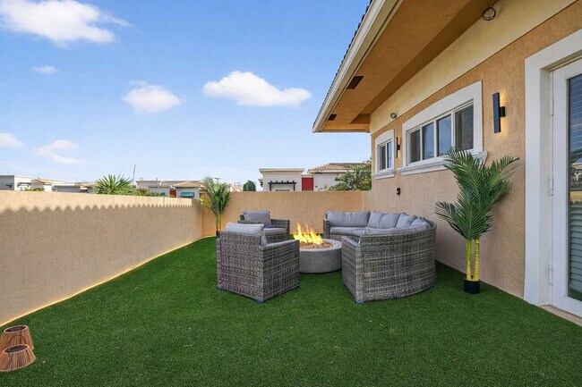 Building Photo - 1705 NE 11th St