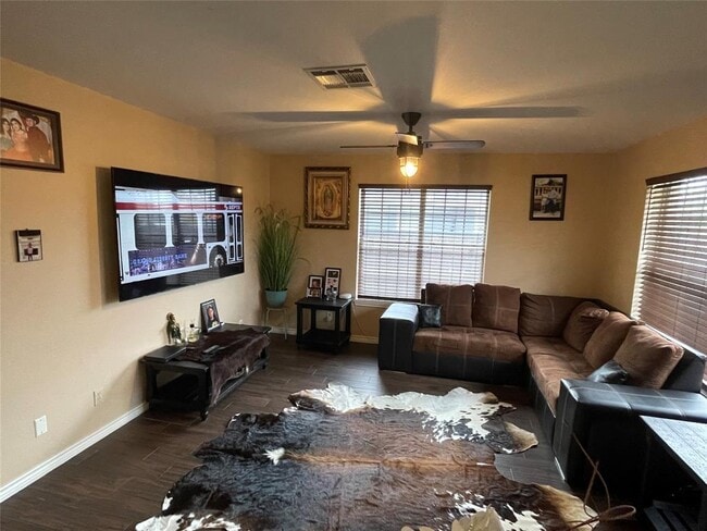 Building Photo - 940 E Guadalupe St