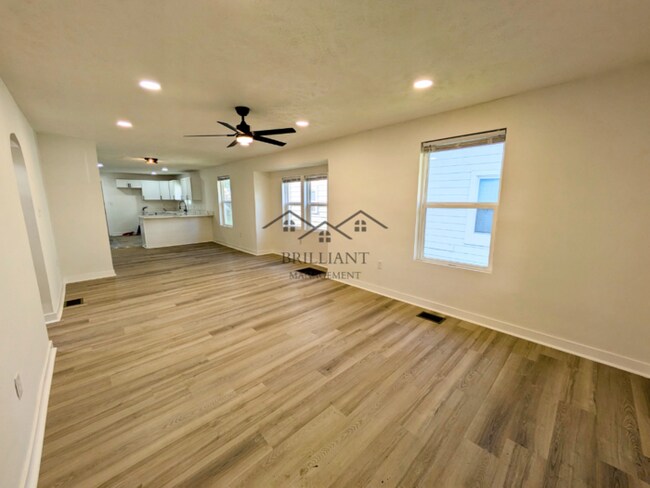 Building Photo - 523 N Alton Ave