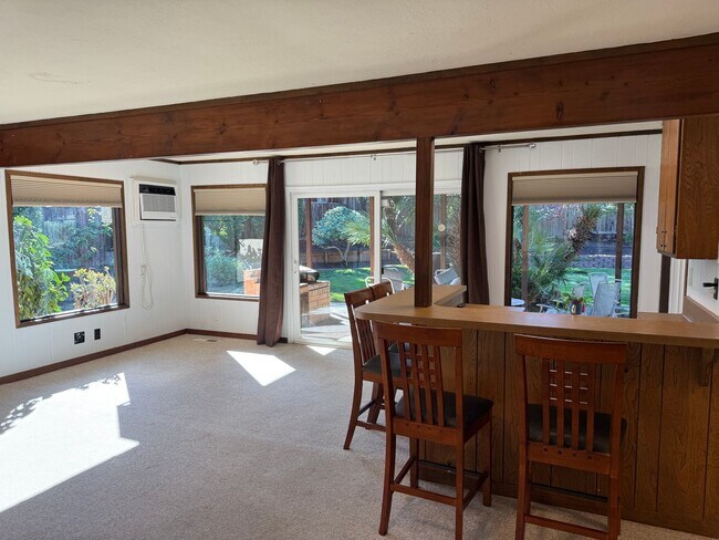 Building Photo - Desirable St Francis Neighborhood