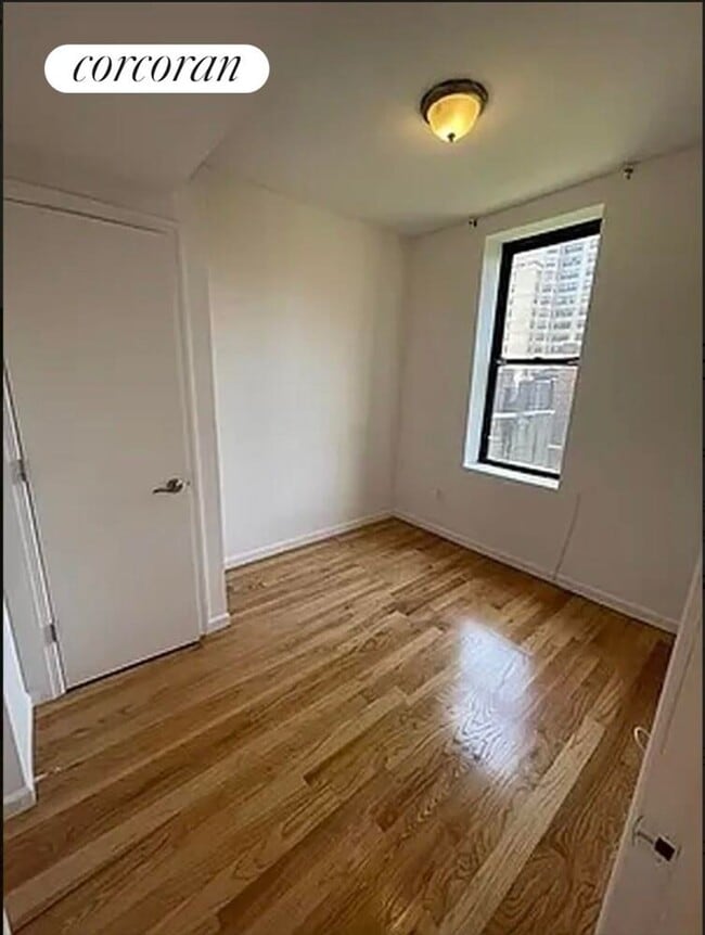 Building Photo - 230 E 27th St