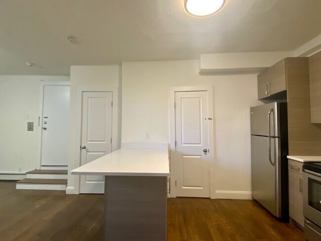 Building Photo - 5 N Margin St