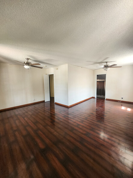 Building Photo - 1347 Genevieve St