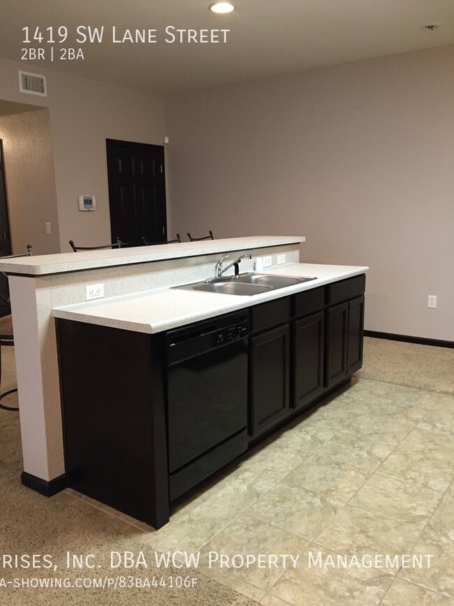 Building Photo - 1419 SW Lane St