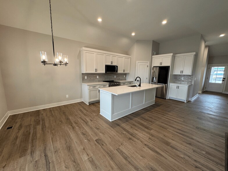 Building Photo - 1408 SW Winthrop Dr