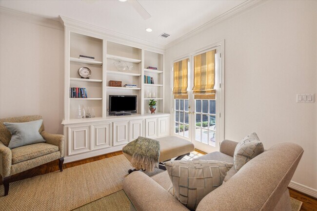 Building Photo - 2214 Potomac Dr