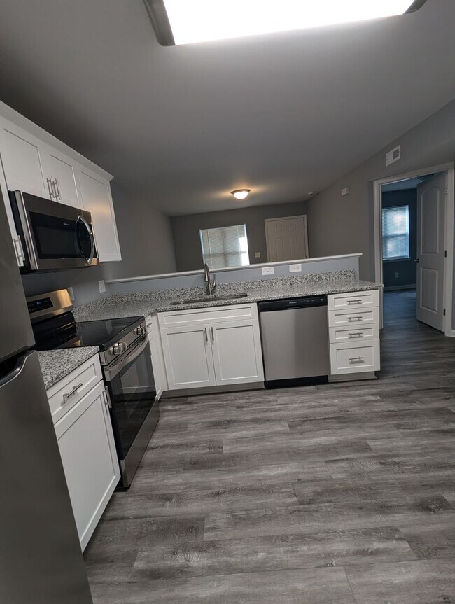 Interior Photo - American Ave NE