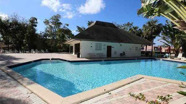 Building Photo - 13951 Kendale Lakes Dr