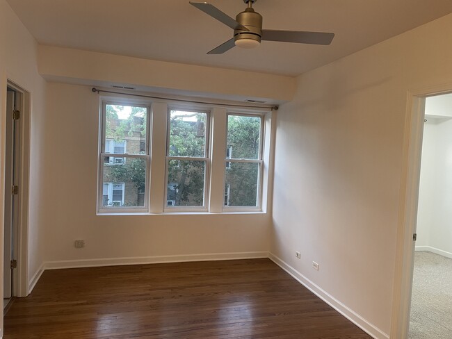 Building Photo - 4425 N Lawndale Ave