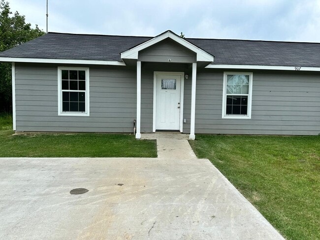 Primary Photo - 907 FM 2830