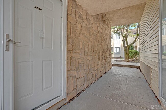 Building Photo - 1090 Schmidt Ln