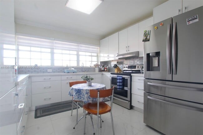 Building Photo - 49 Majorca Ave