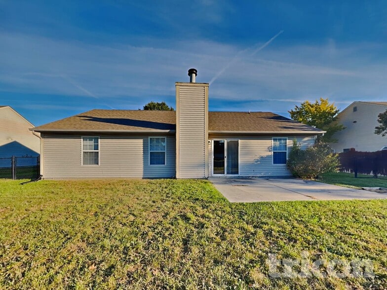 Building Photo - 8623 Robin Run Way