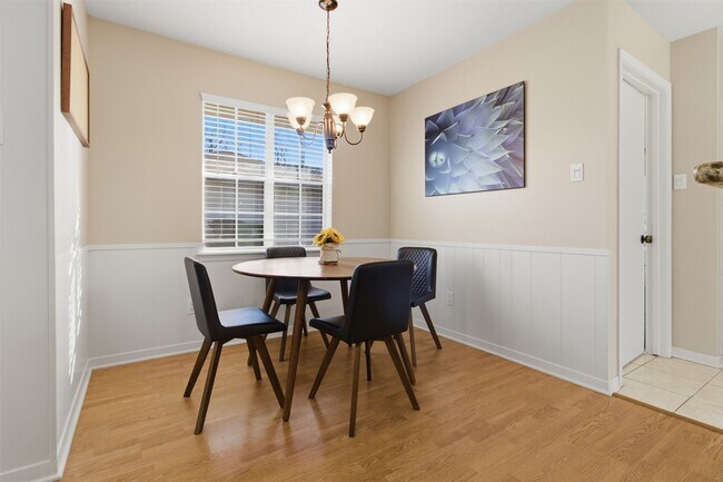 Building Photo - 2310 Droxford Dr