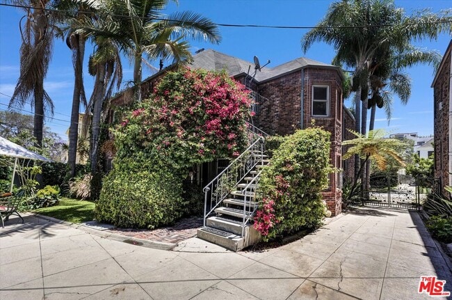 Building Photo - 1111 S Orange Dr