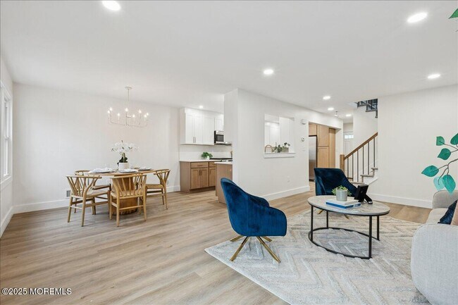 Building Photo - 18 Oak Knl Dr