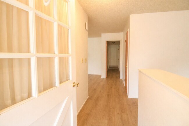 Building Photo - 4-Bedroom House with Fenced Backyard **Fresh Paint and New Flooring