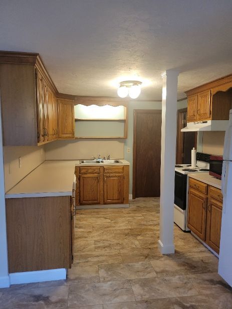 Building Photo - 23 Pinecroft Ave