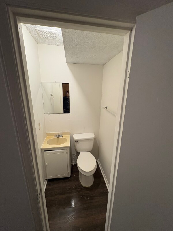 Building Photo - 122 Carriage Pl