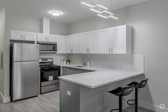 Interior Photo - 124-130 Ellis Ave
