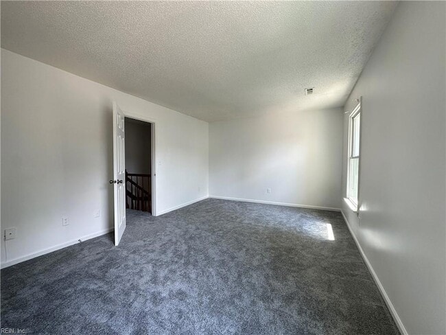 Building Photo - 3112 Radcliffe Ln N