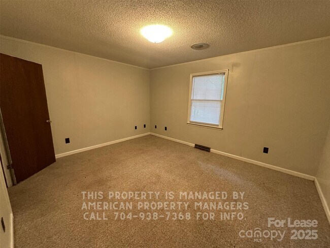 Building Photo - 132 Crest Cir