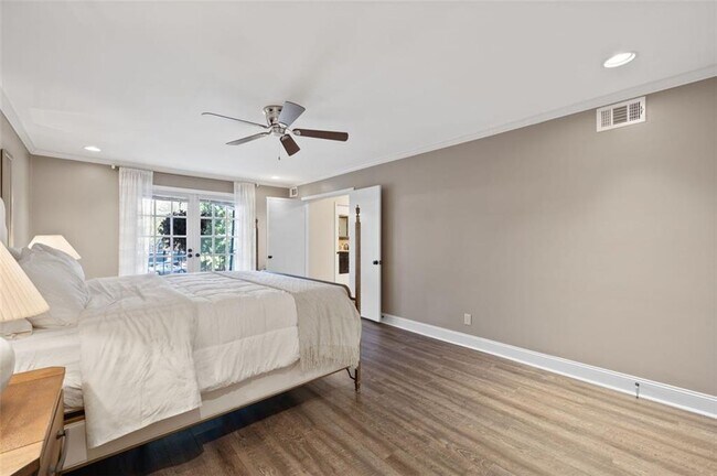 Building Photo - 5120 Chemin De Vie NE