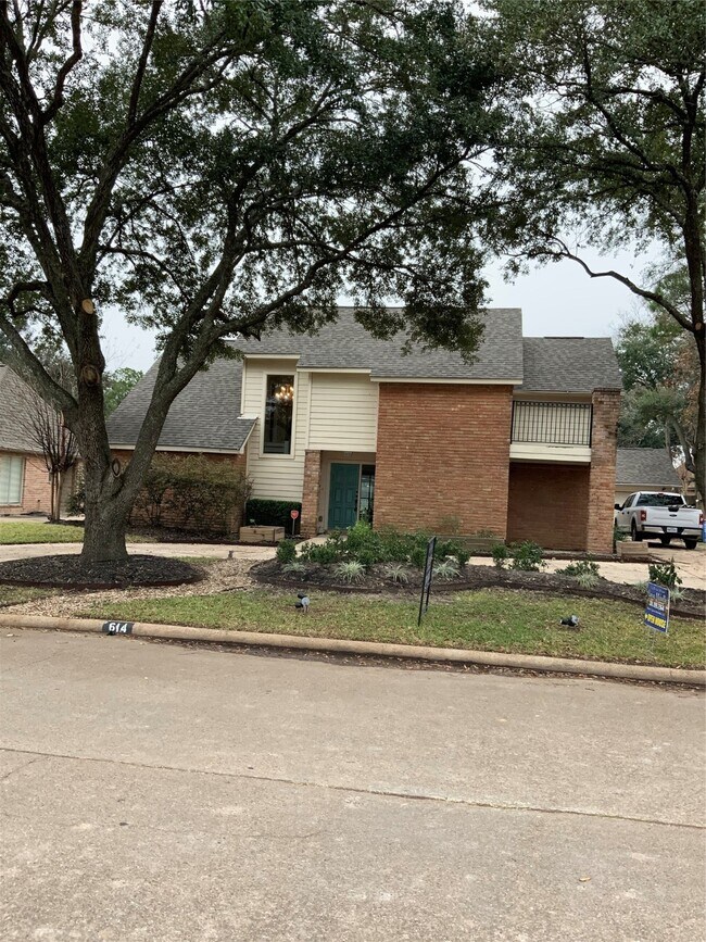 Building Photo - 614 Ellingham Dr