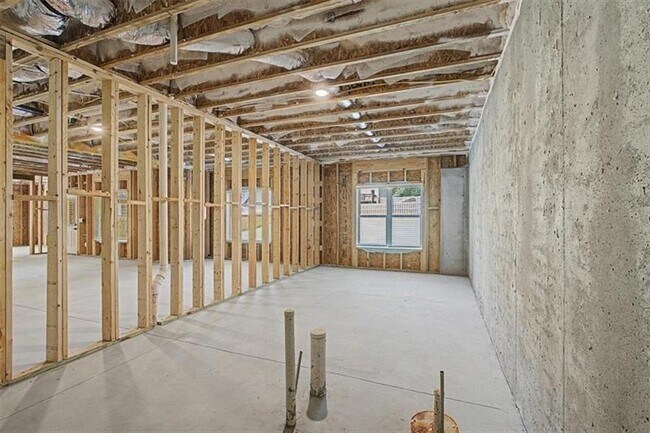 Building Photo - 133 W Putnam Ferry Rd