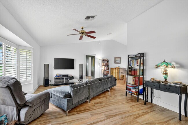Building Photo - 2700 Yarmouth Dr