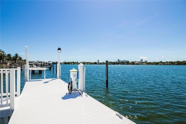 Building Photo - 1400 Stillwater Dr