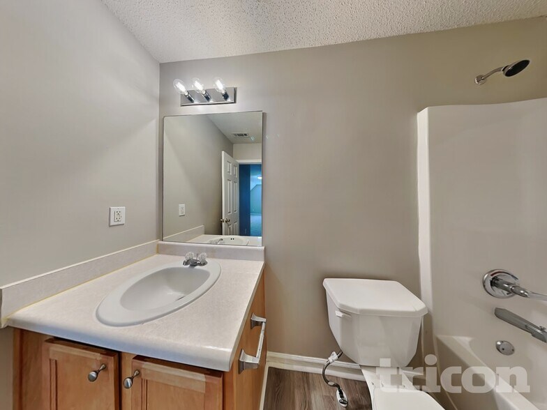 Building Photo - 805 Marcus Ln