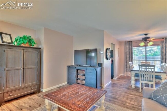 Building Photo - Updated Home in Rampart Meadows