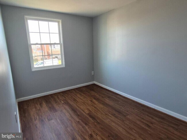 Building Photo - 7948 Eastdale Rd