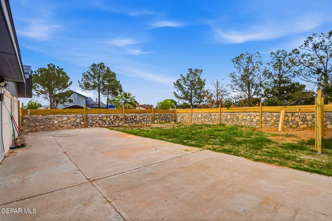 Building Photo - 2624 Lake Victoria Dr