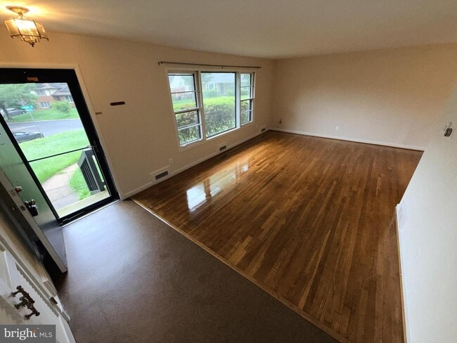 Building Photo - 9412 Holland Ct