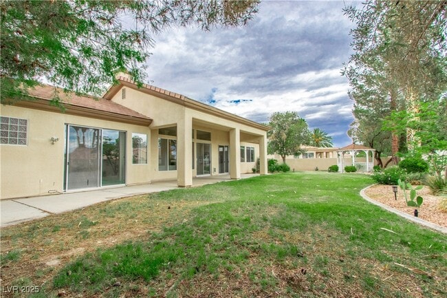 Building Photo - 6313 W Crestfield Ave