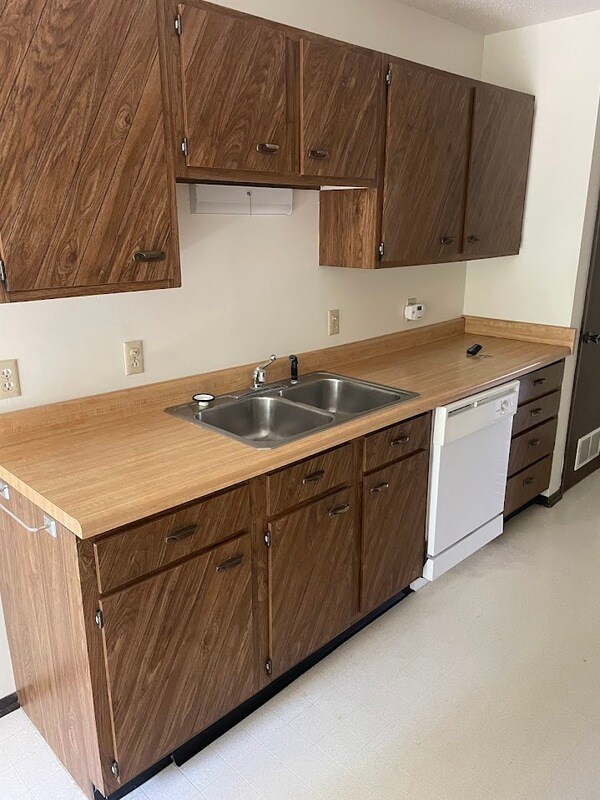 Building Photo - 512 Breezy Point Dr