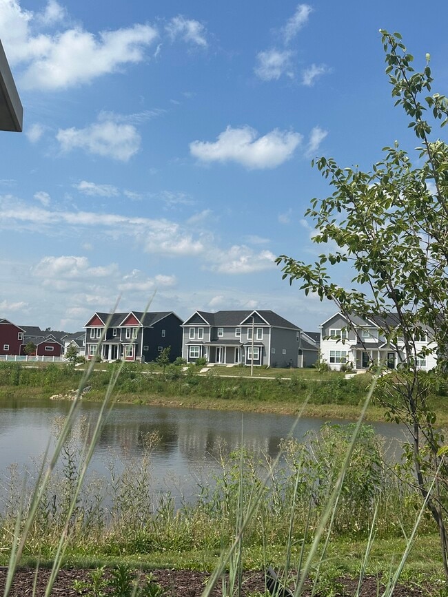 Building Photo - 1674 Happy Trails Rd
