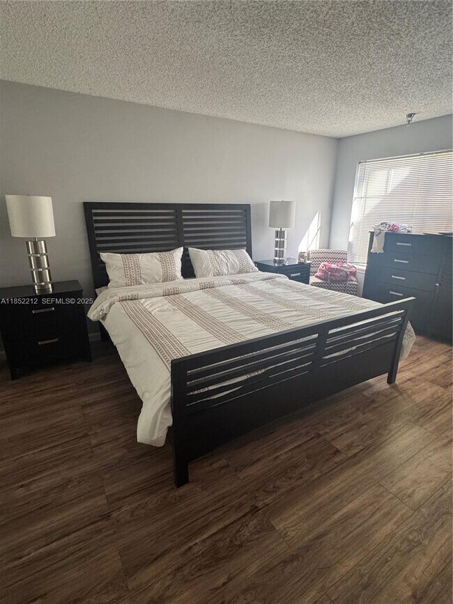 Building Photo - 1165 Crystal Way