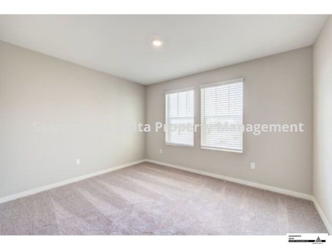 Building Photo - 2bed/2.5bath Model Home in West Sac Development