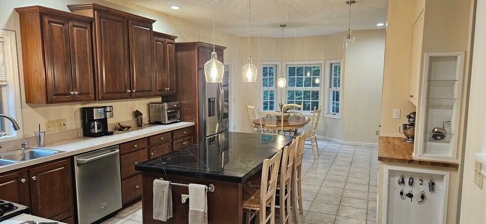 Building Photo - 1740 Magnolia Ct