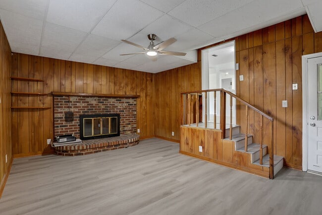Building Photo - 3923 Tyndale Dr