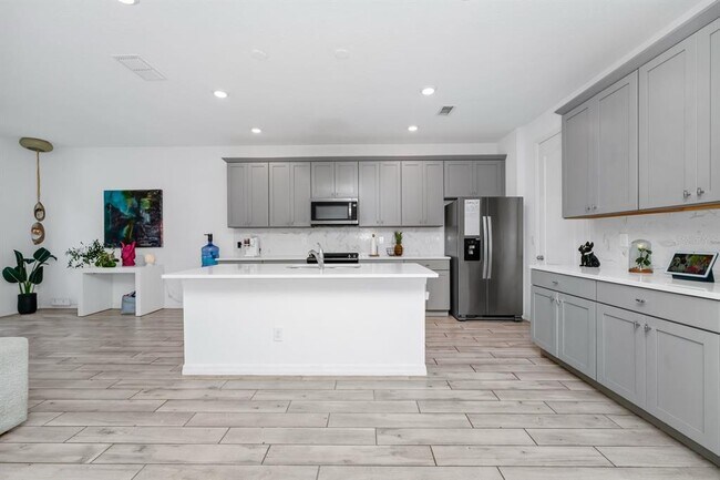 Building Photo - 652 Benoi Dr