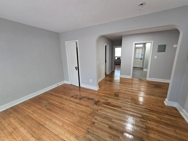 Building Photo - 1128 16th St NE