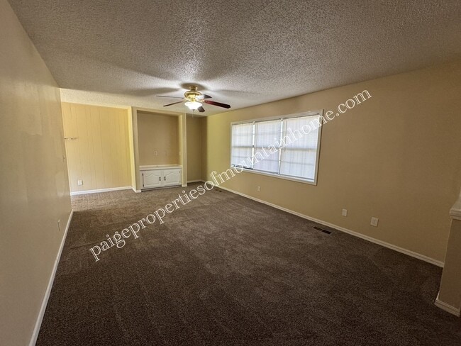 Building Photo - 3 bedroom, 1 bath Home