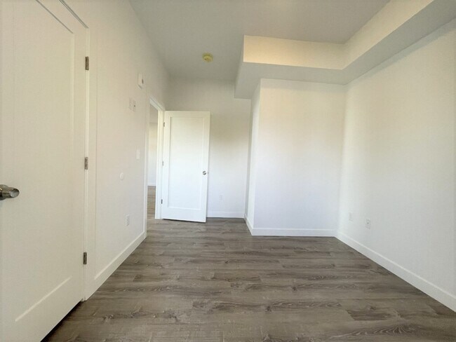 Building Photo - 302 Broadway