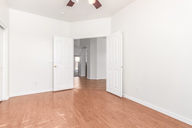 Building Photo - 4384 E Cherry Hills Dr